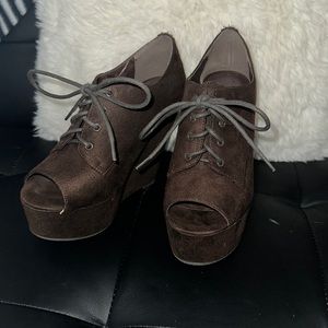 Brown Soda tie-wedge